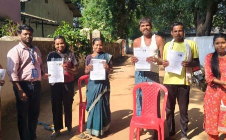 गहन मतदाता पुनरीक्षण के लिए मतदाताओं के बीच पहुंच रहे बूथ लेबल अधिकारी–