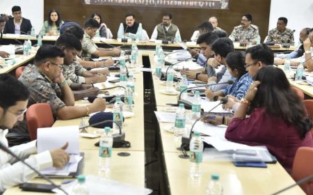 अपर मुख्य सचिव गृह ने ली एलडब्ल्यूई जिलों में विकास कार्यों और शासकीय योजनाओं के क्रियान्वयन की समीक्षा बैठक