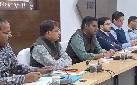 कलेक्टर श्री हरिस एस जिला स्तरीय बस्तर ओलंपिक प्रतियोगिता का आयोजन की तैयारियों की समीक्षा