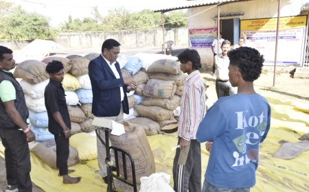 कमिश्नर श्री डोमन सिंह ने धान खरीदी केन्द्रों का किया आकस्मिक निरीक्षण