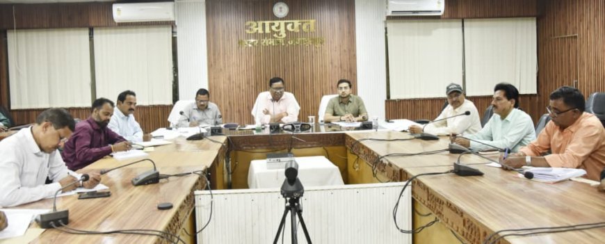 कमिश्नर बस्तर संभाग श्री डोमन सिंह ने की पंचायत एवं ग्रामीण विकास विभाग की योजनाओं की समीक्षा धरातल पर नजर आए योजनाओं के क्रियान्वयन का परिणाम-कमिश्नर श्री डोमन सिंह