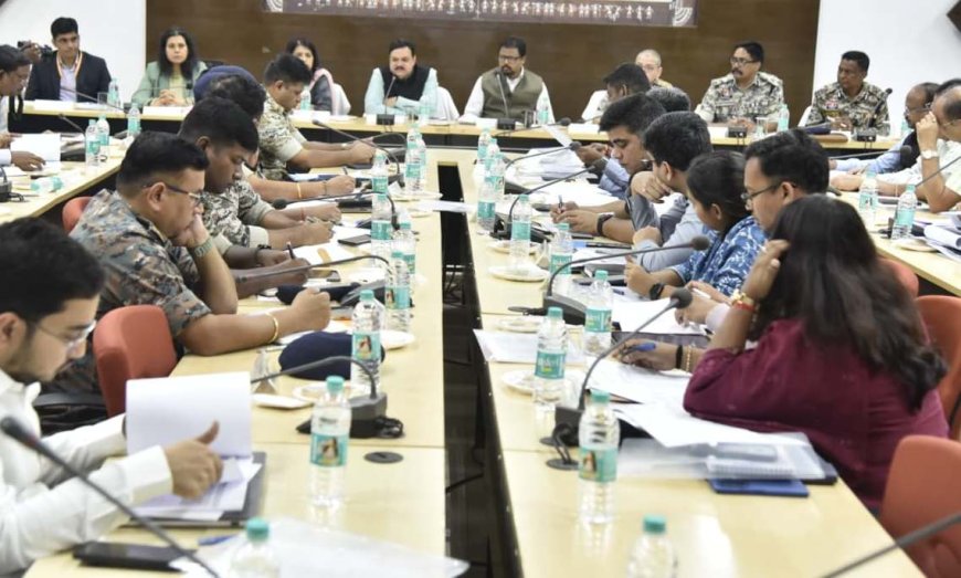 अपर मुख्य सचिव गृह ने ली एलडब्ल्यूई जिलों में विकास कार्यों और शासकीय योजनाओं के क्रियान्वयन की समीक्षा बैठक