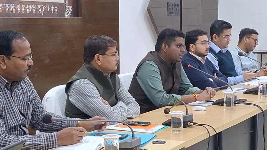 कलेक्टर श्री हरिस एस जिला स्तरीय बस्तर ओलंपिक प्रतियोगिता का आयोजन की तैयारियों की समीक्षा