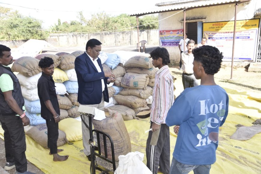 कमिश्नर श्री डोमन सिंह ने धान खरीदी केन्द्रों का किया आकस्मिक निरीक्षण