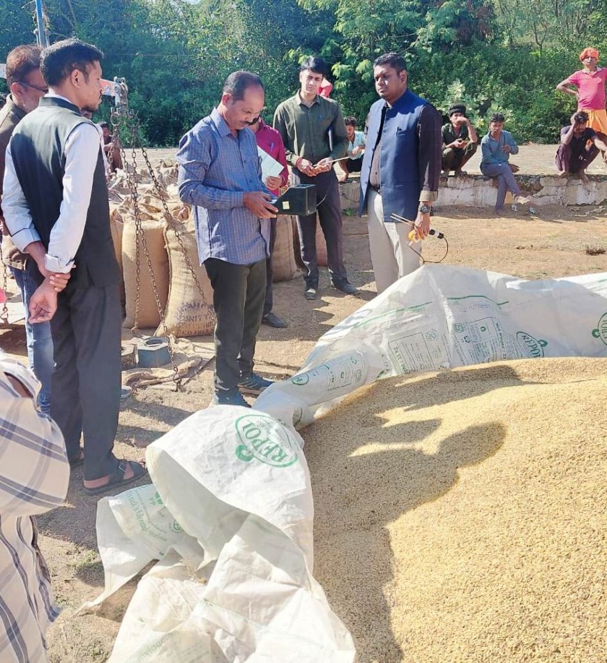 कलेक्टर श्री हरिस एस द्वारा धान उपार्जन केंद्रों का सघन निरीक्षण–