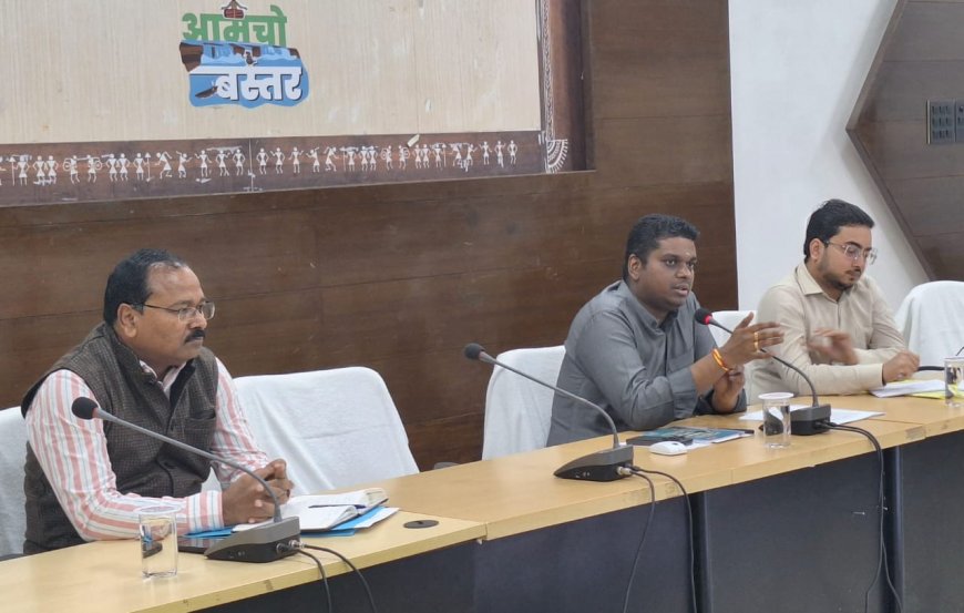 धान खरीदी केन्द्रों में बारदाना उपलब्ध सुनिश्चित करें, किसी भी समिति में बारदानों कमी नहीं होनी चाहिए - कलेक्टर श्री हरिस एस