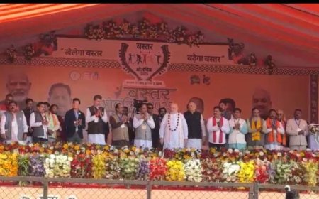 केंद्रीय गृह मंत्री श्री अमित शाह और मुख्यमंत्री श्री विष्णु देव साय बस्तर ओलंपिक के समापन समारोह में हुए शामिल