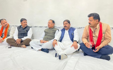 मुख्यमंत्री विष्णुदेव साय और उप मुख्यमंत्री श्री विजय शर्मा ने फरसागुड़ा पहुंचकर कश्यप परिवार को बंधाया ढांढस ,दिवंगत श्रीमती मनकी देवी को दी श्रद्धांजलि