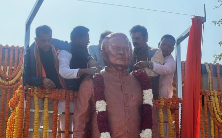 लालबाग में अटल बिहारी बाजपेयी की प्रतिमा का हुआ अनावरण ,जयंती पर अटल जी को दी गई भावभीनी श्रद्धांजलि