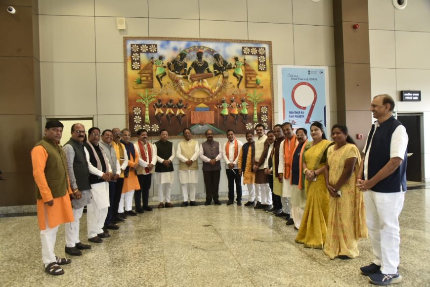 मुख्यमंत्री श्री विष्णु देव साय का जगदलपुर एयरपोर्ट में किया गया आत्मीय स्वागत