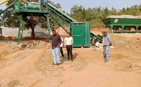 बस्तर कलेक्टर श्री हरिस एस ने किया निर्माण कार्यों का निरीक्षण, तेजी से कार्य करने के निर्देश