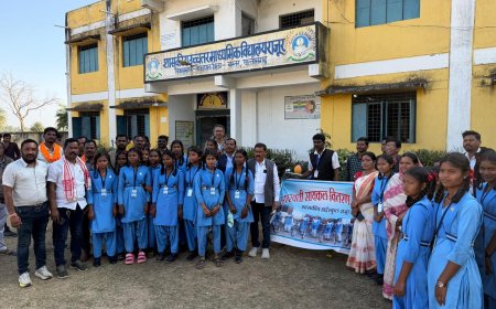 चित्रकोट विधायक विनायक गोयल ने तोकापाल  वि. खं. में  221 छात्राओं को किया साइकिल वितरण