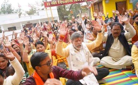 भाजपा प्रदेश अध्यक्ष किरण सिंह देव ने महादेव घाट शिवमंदिर में कार्यकर्ताओं के साथ किया जलाभिषेक, ओंकार मंत्र का 101 सामूहिक जाप किया