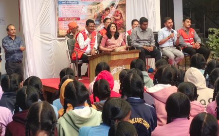 बस्तर कलेक्टर ने छात्रों को सिखाया 'नेवर गिव अप' का पाठ