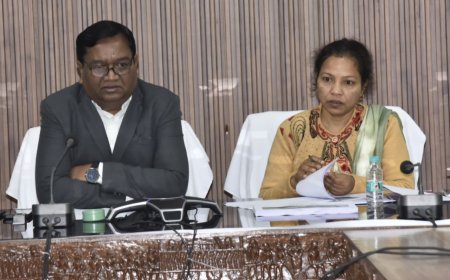 मैदानी अमले की उपलब्धता सहित सेवाओं का प्रदाय करें सुनिश्चित-कमिश्नर बस्तर श्री डोमन सिंह ,कमिश्नर बस्तर ने संभाग स्तरीय अधिकारियों की समीक्षा बैठक में दिए निर्देश