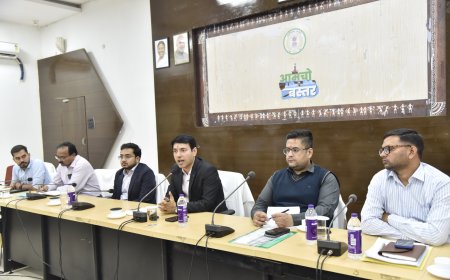 नवपदस्थ कलेक्टर श्री आकाश छिकारा ने अधिकारियों के परिचयात्मक बैठक में कहा अपने कार्य में करें बेहतर प्रदर्शन