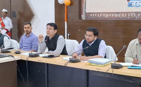 अधिकारी अपने विभागीय दायित्वों एवं कार्यों का क्रियान्वयन करें बेहतर-कलेक्टर श्री आकाश छिकारा