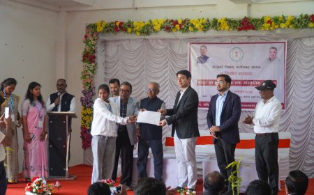 कलेक्टर श्री आकाश छिकारा ने युवाओं को दिया अपनी जड़ों से जुड़ने का मंत्र