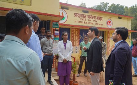 बस्तर में मिशन सेहत के लिए अभिनव पहल शुरू, कलेक्टर ने तकनीकी पेंच सुलझाकर बुजुर्ग को दिलाया आयुष्मान कार्ड