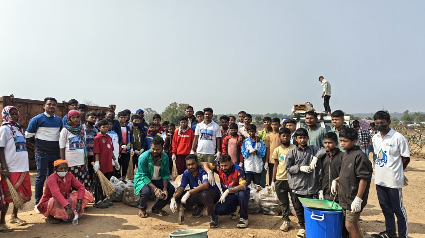 चित्रकोट जलप्रपात में प्रशासनिक चुप्पी पर सवाल,— सरपंच की पहल से ग्रामीणों ने संभाली सफाई