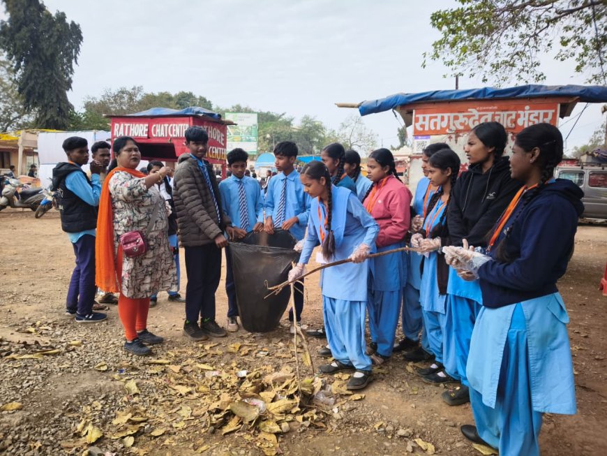स्वामी विवेकानंद की 164वीं जयंती, एनएसएस के 330 स्वयंसेवकों ने माँ दंतेश्वरी प्रांगण से फूंका सामाजिक परिवर्तन का शंखनाद
