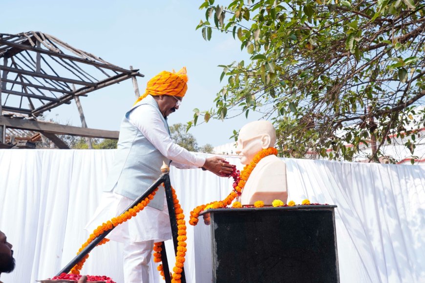 उप मुख्यमंत्री ने अमर वाटिका में शहीदों को दी श्रद्धांजलि