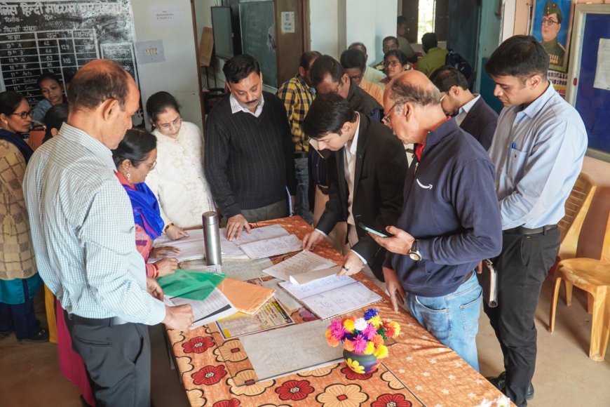 बस्तर कलेक्टर ने किया ग्राम घाटलोहंगा के विद्यालय का औचक निरीक्षण