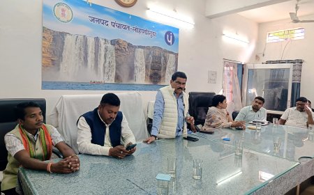 चित्रकोट महोत्सव की तैयारियों को लेकर लोहण्डीगुड़ा जनपद कार्यालय में समीक्षा बैठक आयोजित