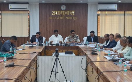 संभाग में विकासात्मक गतिविधियों से ग्रामीण जनों में हर्ष- कमिश्नर श्री डोमन सिंह ,कमिश्नर और आईजी ने निर्माण विभागों की ली समीक्षा बैठक