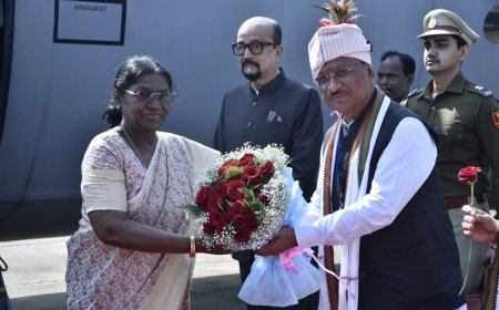 राष्ट्रपति द्रौपदी मुर्मू का जगदलपुर के मां दंतेश्वरी एयरपोर्ट में आत्मीय स्वागत