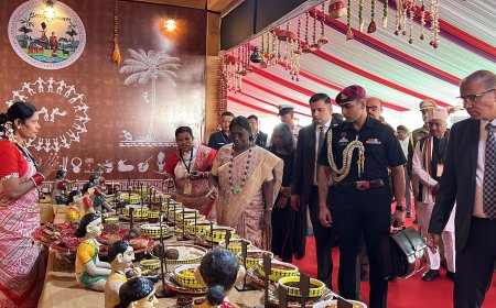 लालबाग में आयोजित बस्तर पंडूम 2026 में राष्ट्रपति श्रीमती द्रौपदी मुर्मू, राज्यपाल श्री रमेन डेका, मुख्यमंत्री श्री विष्णु देव साय ने जनजातीय परंपरा