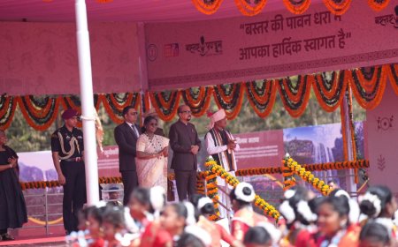 अबूझमाड़ का गौरव: मल्लखंब के नन्हे वीरों ने राष्ट्रपति के समक्ष दिखाई अद्भुत कला , राष्ट्रपति श्रीमती मुर्मु ने की प्रशंसा, ताली बजाकर हौसला बढ़ाया