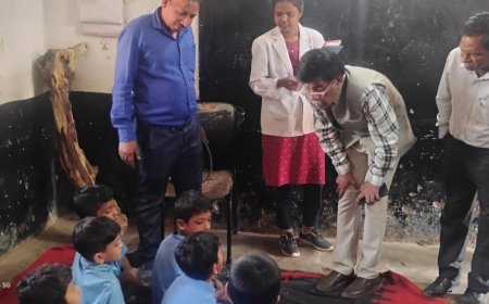 स्कूली बच्चों के खराब स्वास्थ्य की सूचना पर सीएमएचओ पहुंचे एरंडवाल, बच्चों का हुआ उपचार