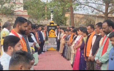 भा.ज.पा. के कार्यकर्ताओं ने जगदलपुर के शहीद स्मारक में वीर जवानों को दी श्रद्धांजलि