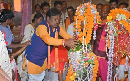 अगाध श्रद्धा के साथ बस्तर सांसद महेश कश्यप ने सपरिवार टेका मत्था; रामपाल के लिंगेश्वर महादेव से मांगी बस्तर की खुशहाली