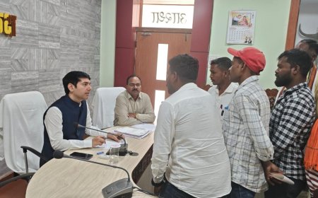 जनदर्शन में कलेक्टर ने सुनी आमजन की समस्याएं , त्वरित निराकरण के लिए अधिकारियों को किया निर्देशित