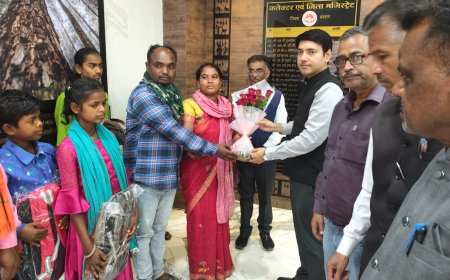 कलेक्टर श्री आकाश छिकारा ने 5 बच्चों को सुरक्षित भविष्य के लिए फोस्टर परिवारों को सौंपा