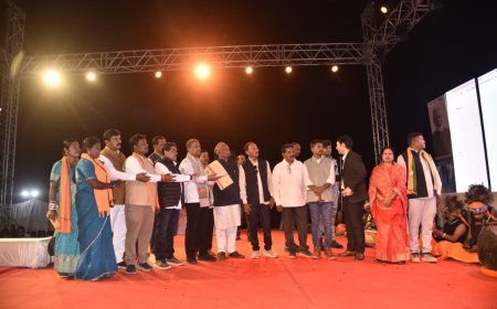 वन मंत्री श्री केदार कश्यप ने चित्रकोट महोत्सव के दौरान किया बस्तर हेरिटेज मैराथन के लोगो का अनावरण