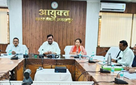 स्वास्थ्य सेक्टर में समर्पित होकर करें दायित्व निर्वहन-कमिश्नर श्री डोमन सिंह