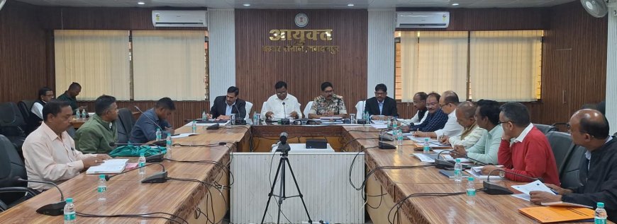 संभाग में विकासात्मक गतिविधियों से ग्रामीण जनों में हर्ष- कमिश्नर श्री डोमन सिंह ,कमिश्नर और आईजी ने निर्माण विभागों की ली समीक्षा बैठक