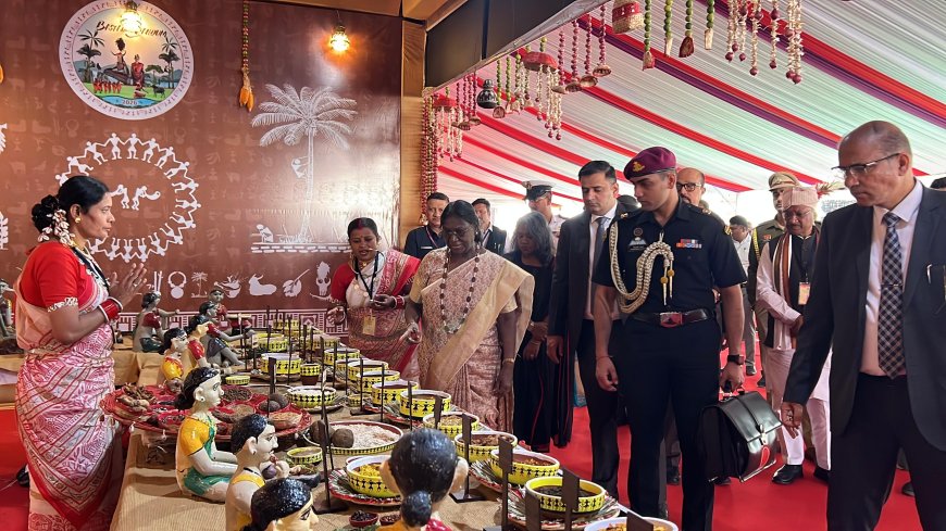लालबाग में आयोजित बस्तर पंडूम 2026 में राष्ट्रपति श्रीमती द्रौपदी मुर्मू, राज्यपाल श्री रमेन डेका, मुख्यमंत्री श्री विष्णु देव साय ने जनजातीय परंपरा