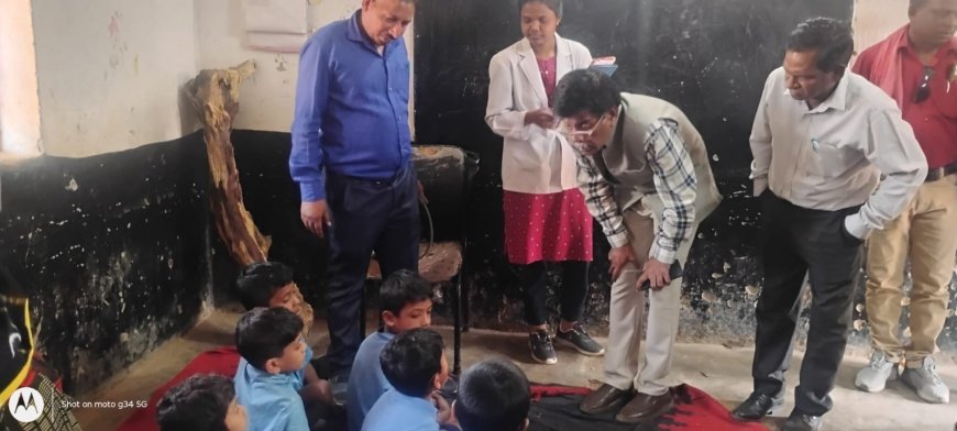 स्कूली बच्चों के खराब स्वास्थ्य की सूचना पर सीएमएचओ पहुंचे एरंडवाल, बच्चों का हुआ उपचार