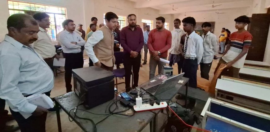 विद्यार्थी अधिक से अधिक समय पढ़ाई को दें- कलेक्टर श्री आकाश छिकारा , कलेक्टर श्री आकाश छिकारा ने प्री एवं पोस्ट मैट्रिक कन्या छात्रावास का किया निरीक्षण