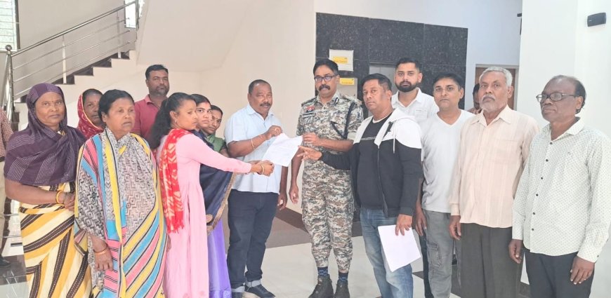 नेता प्रतिपक्ष राजेश चौधरी के नेतृत्व में वार्डवासियों ने बाउंड्री वॉल की सीमा वर्तमान सीमा में रखने हेतु सौंपा ज्ञापन