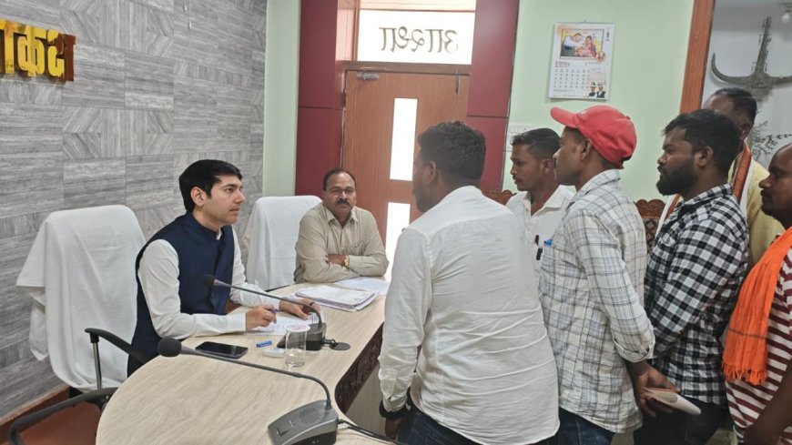 जनदर्शन में कलेक्टर ने सुनी आमजन की समस्याएं , त्वरित निराकरण के लिए अधिकारियों को किया निर्देशित