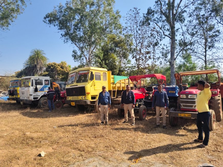 बस्तर में अवैध उत्खनन पर खनिज विभाग ने की कार्रवाई , पोकलेन समेत 16 वाहन जब्त कर दंडात्मक कार्रवाई सुनिश्चित की