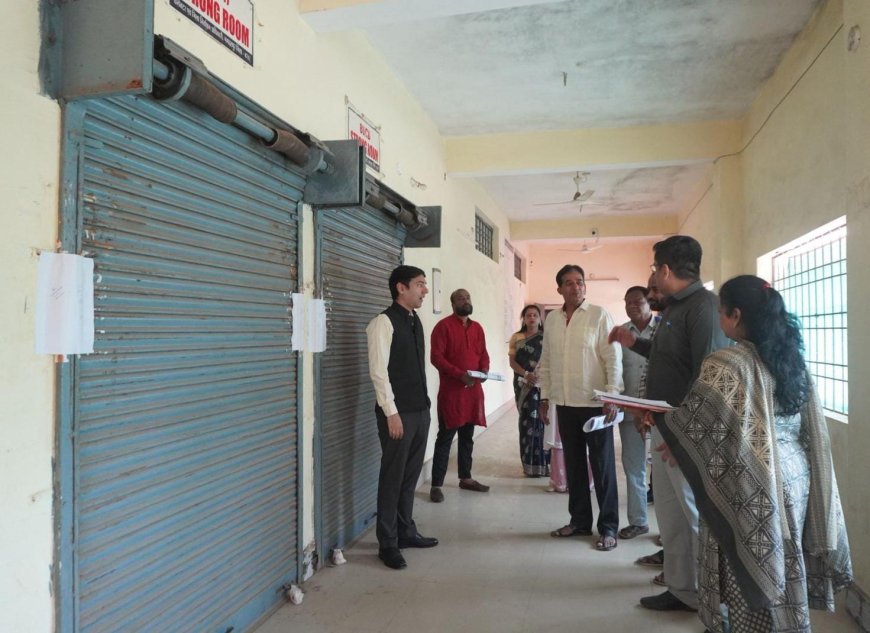 कलेक्टर व जिला निर्वाचन अधिकारी ने वेयर हाउस का किया निरीक्षण