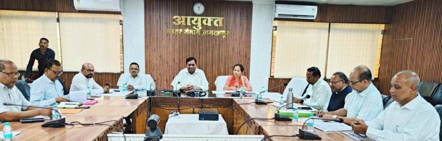 स्वास्थ्य सेक्टर में समर्पित होकर करें दायित्व निर्वहन-कमिश्नर श्री डोमन सिंह