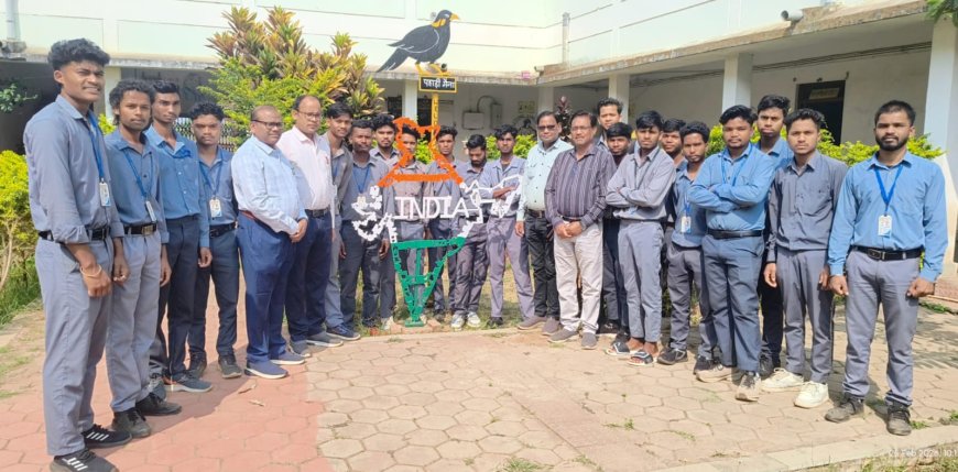 आईटीआई  जगदलपुर के प्रशिक्षणार्थियों का नवाचार-स्क्रेप से बनाया ‘इंडिया’ का आकर्षक नक्शा