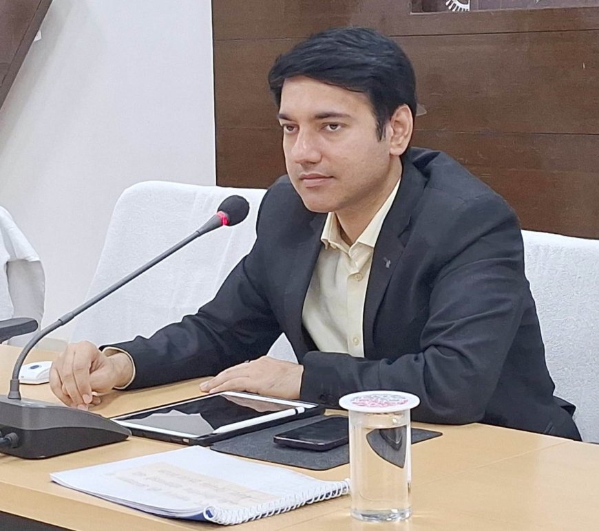 कलेक्टर श्री छिकारा ने ली कृषि एवं उद्यानिकी विभाग की समीक्षा बैठक